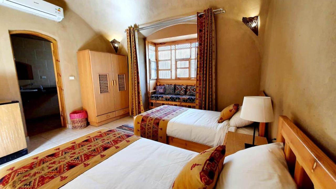 Embrace Hotel Luxor Esterno foto